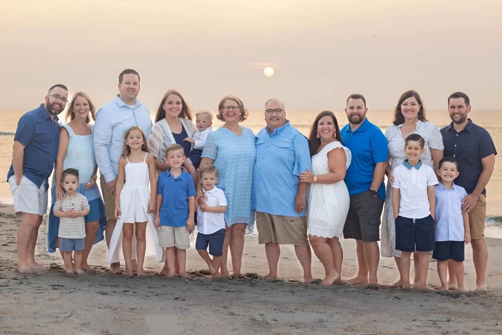 The extended Hans family together outside